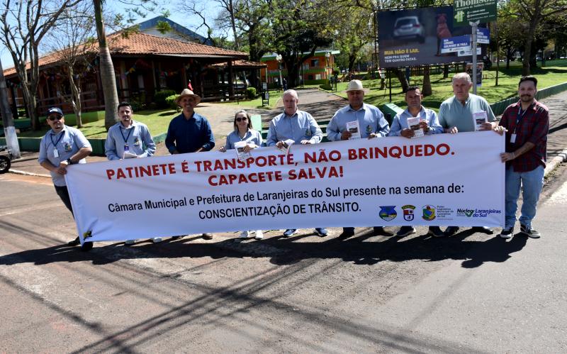 Câmara Municipal de Laranjeiras do Sul realiza ação de conscientização sobre o uso seguro do patinete elétrico